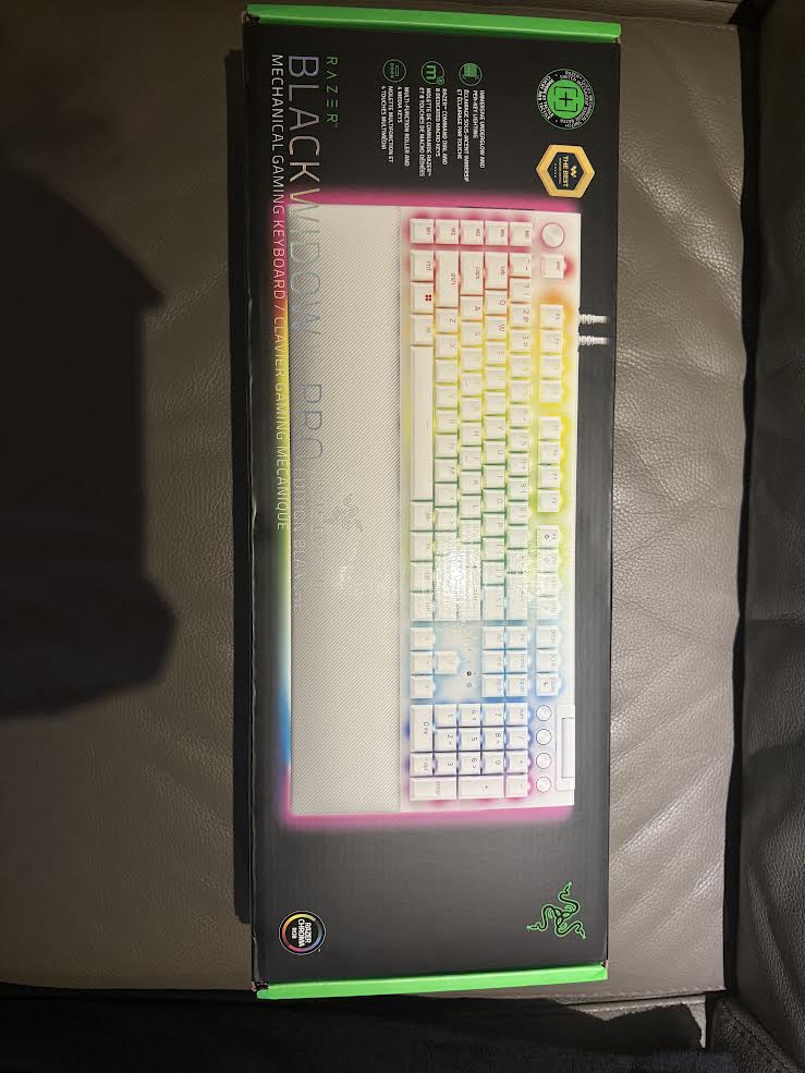 블랙위도우 V4 PRO 화이트 + G304 마우스