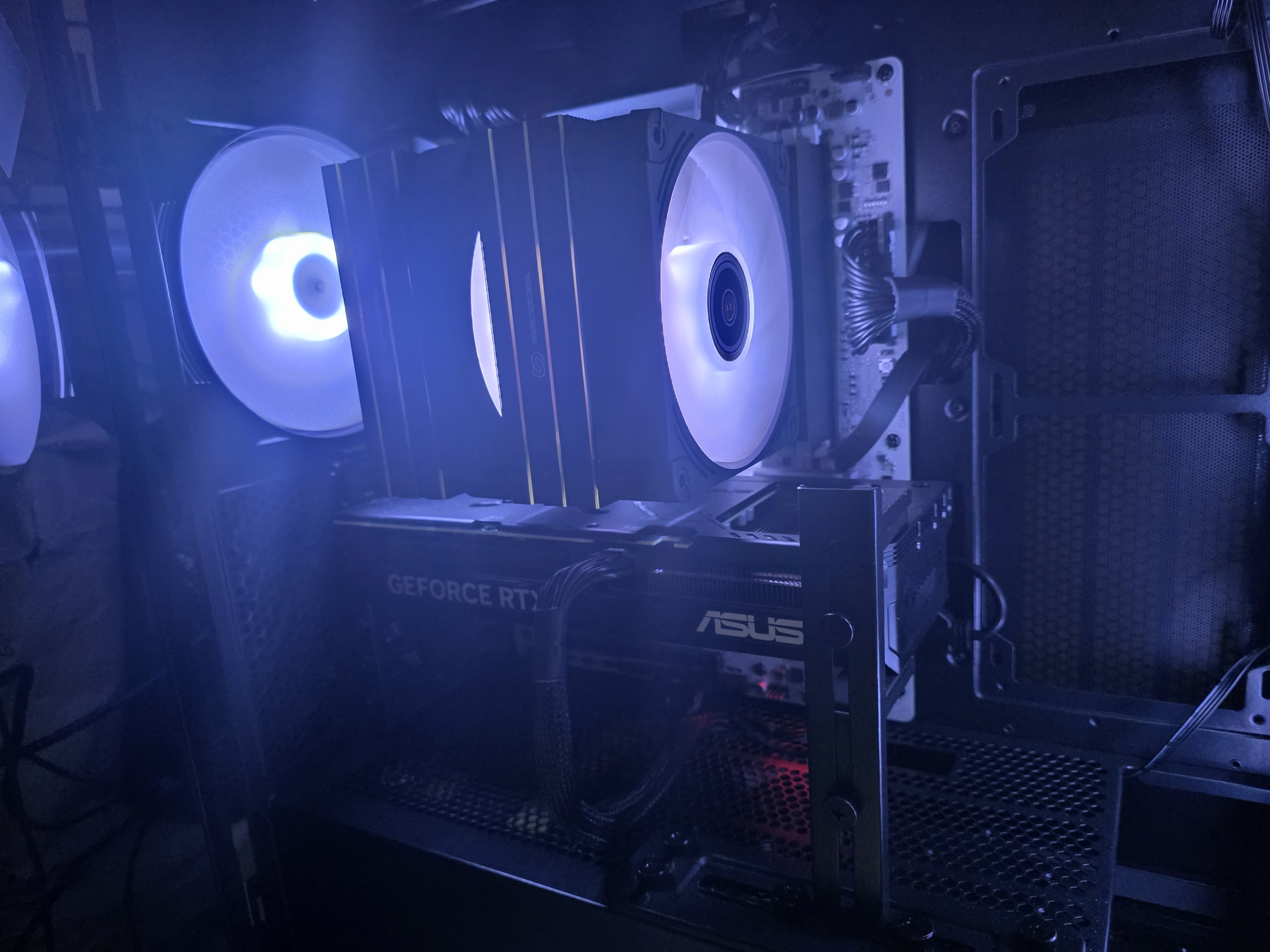 컴퓨터 9800x3d 4070s