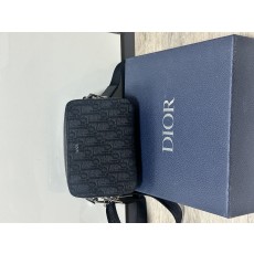 디올 오블리크 파우치