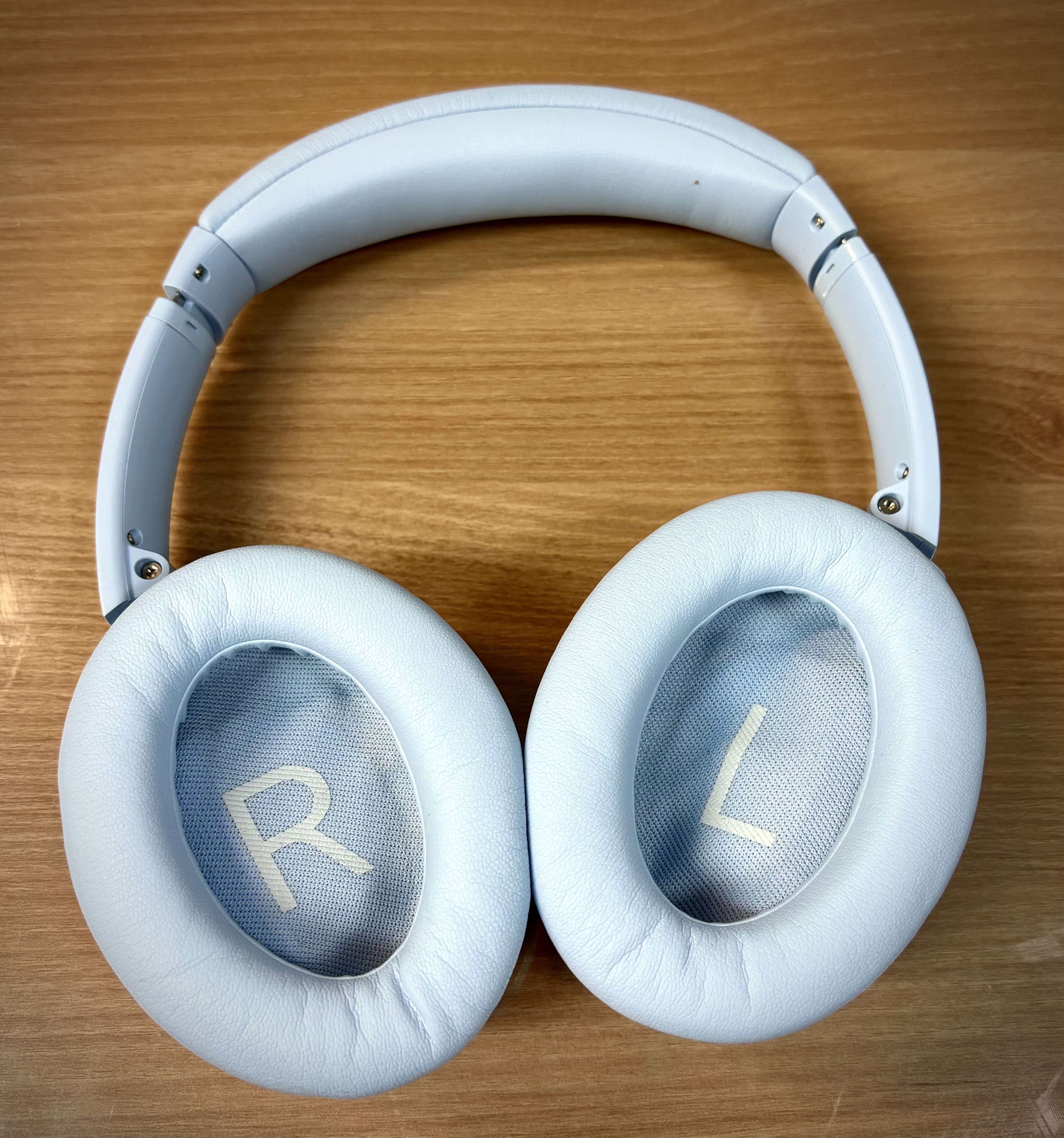 Bose QuietComfort 45 헤드폰 문스톤 블루 색상입니다