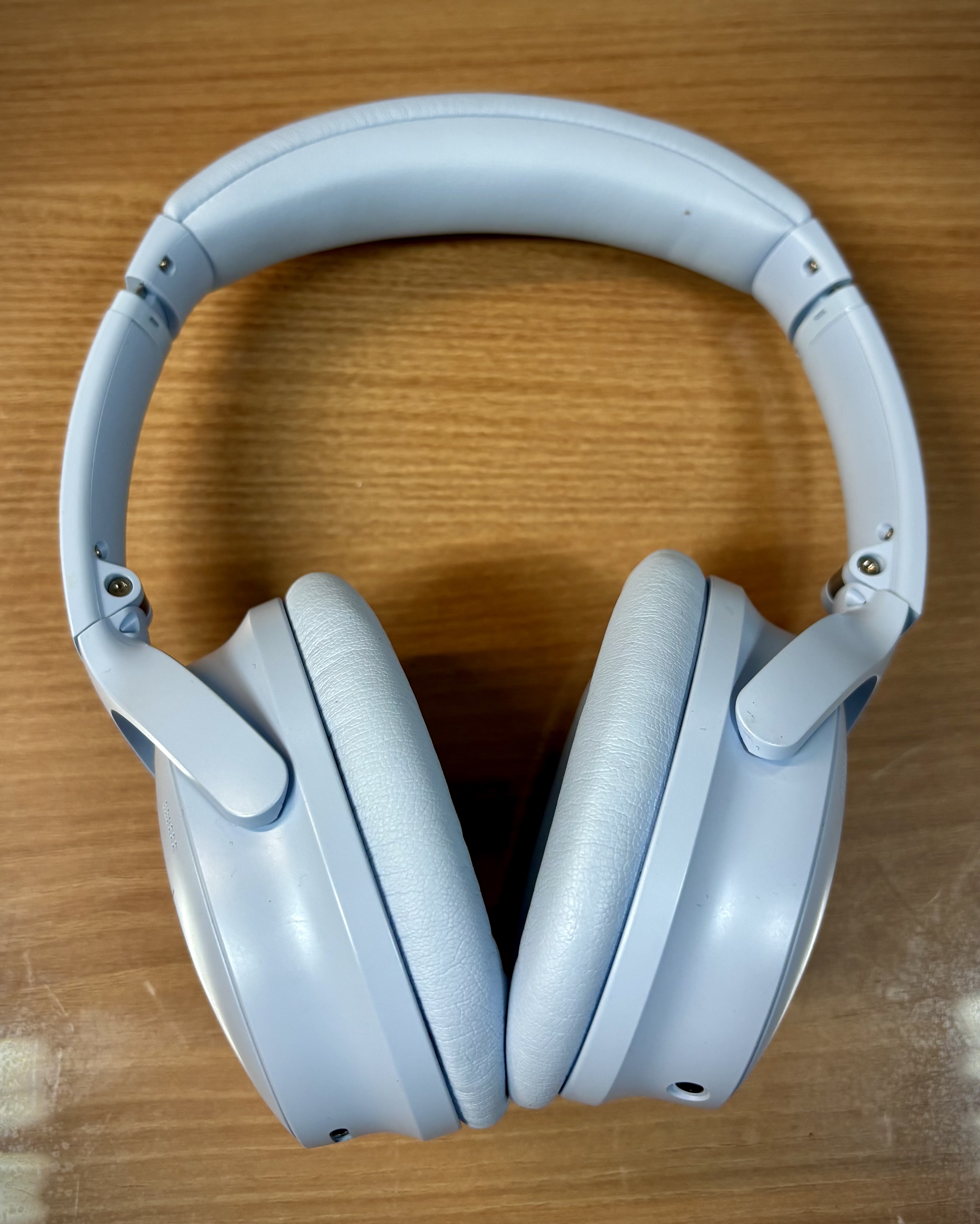 Bose QuietComfort 45 헤드폰 문스톤 블루 색상입니다